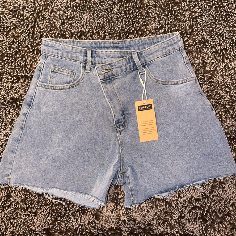 Crossover jean shorts